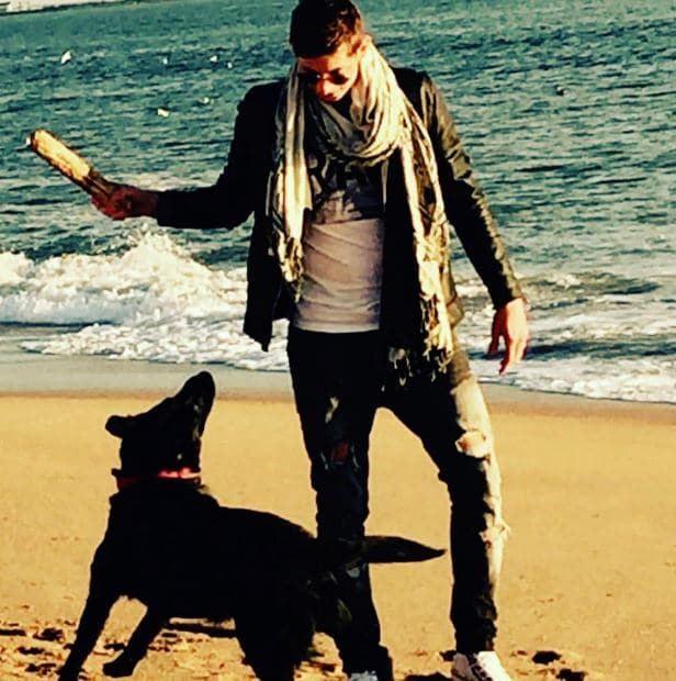 Emiliano Sala kutyája kitartóan várja meghalt gazdáját3